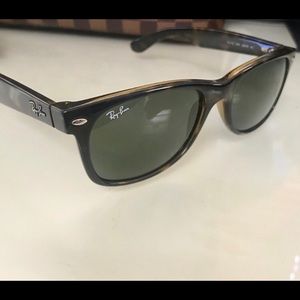 Rayban Wayfarer Sunglasses with case